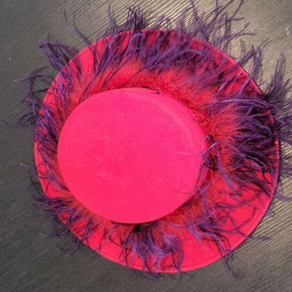 Red hat w/red and purple feathers. 100% Wool, sz adjustable. - Picture 4 of 4